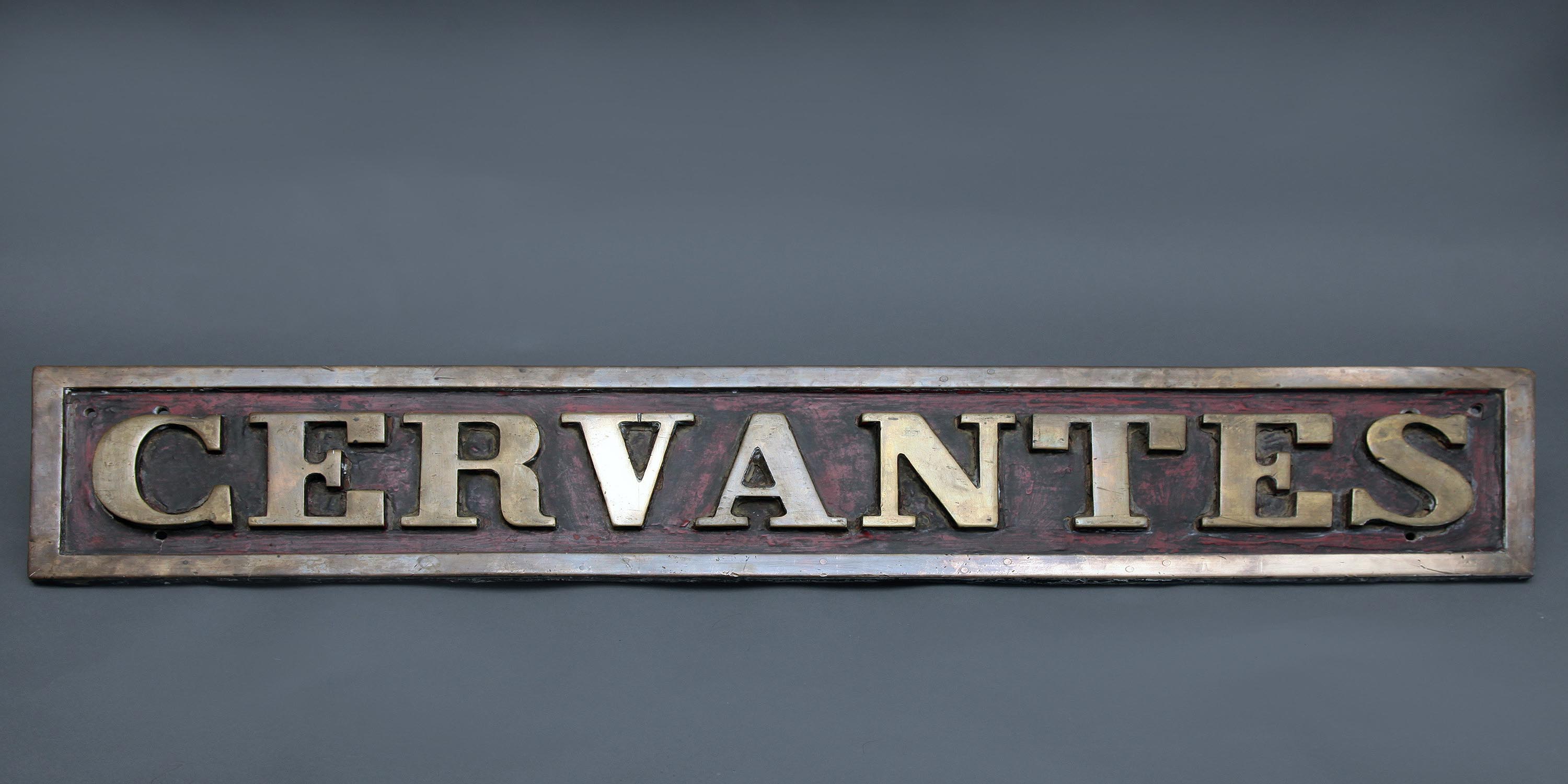 Placa de denominación de la locomotora de vapor “Cervantes”
